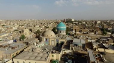 İran 'ın tarihi Qom kenti, Eski cami ve türbe anıtları.