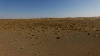 Afrika çöllerinin güzel manzaraları. İnsansız hava aracından bir görüntü. Çekici sade.