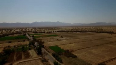 Afrika çöllerinin güzel manzaraları. İnsansız hava aracından bir görüntü. Çekici sade.