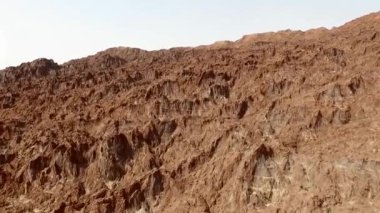 Mars 'a benzeyen tuzlu dağda fırtınalı bir gün. Eşsiz ve özel bir yer..
