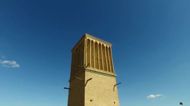 İkinci Dünya Savaşı anıtı İsrail devletinin başkentinin meydanında.