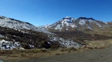 Dağlarda yol