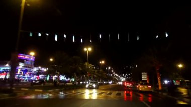 Barselona şehrinin gece manzarası