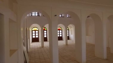 İsrail şehrinde bir caminin içinde.