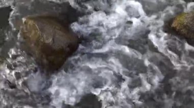 Doğadaki güzel şelale
