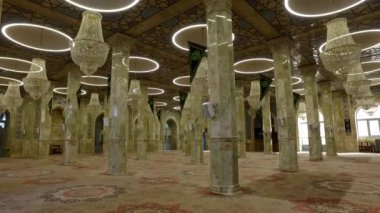 Caminin içinde bir cami var.