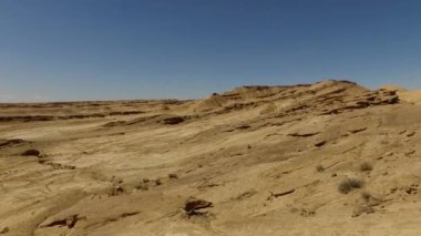 İsrail 'deki Negev Çölü vadisi.