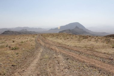 Dağlarda yol