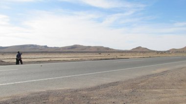 Dağlarda yol