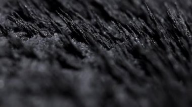  Demir tozu çivileri. Demir dolgularının manyetik alana tepkisi. Görselleştirme. Manyetik parçacıkların dokusu. Siyah beyaz fütüristik arka plan, kirpi dokusu