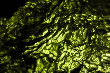 Hakiki bohem molekül taşı. Yaklaş. Tektit, göktaşı çarpması sırasında oluşan doğal cam. Güzel yeşil değerli taş. Çok nadir bulunan bir mineral. Çek Cumhuriyeti 'nde yasadışı molekül madenciliği. Alternatif terapi.