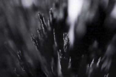 Demir tozunun manyetik alana tepkisi. Demir dolgu çivileri. Neodim mıknatısı. Manyetik alanın görselleştirilmesi. Aşırı detay. Soyut gelecek dokuları ve kalıpları.