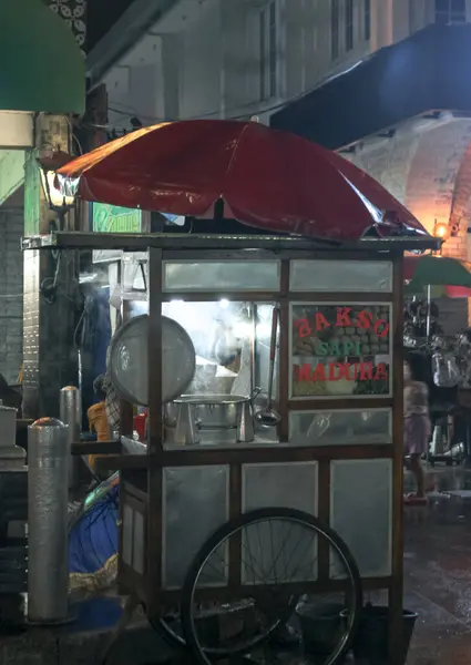 Jakarta 'da Gece Bakso Arabası