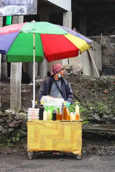 Endonezya 'da Sokak Satıcısı