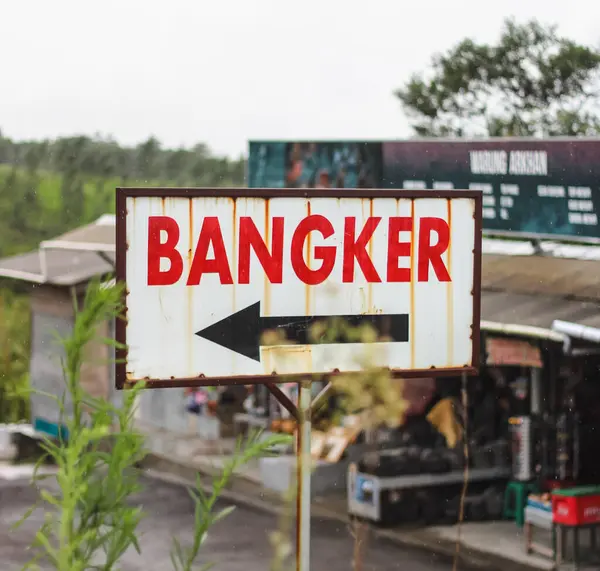 BANGKER 'a giden yolu gösteren yol işareti