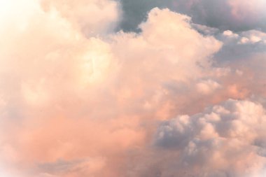 Pembe Yumuşak Bulutlar Günbatımı Hava Arkaplanı