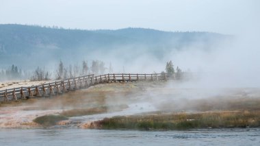 Yellowstone Gayzer Havzası Volkanik Buhar Kaplıcaları Fumerole Caldera Dağları