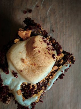 Ev yapımı fırın Smores Kızarmış Marshmallow Brownie Dessert