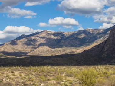Santa Catalina Dağları Tucson Arizona ve Bulutlar Vadide Gölgeler