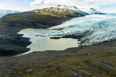 Güney İzlanda 'daki Vatnajokull Ulusal Parkı' ndaki Flaajokull buzulunun hava görüntüsü
