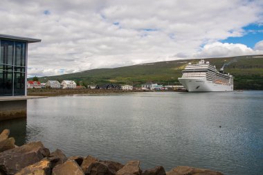 Akureyri İzlanda - 13 Temmuz. 2022: Akureyri limanında MSC Poesia yolcu gemisi