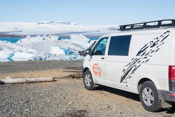 Jokulsarlon Zlanda Nisan 2021 Jokulsarlon Buzul Gölü Nden Kamp Minibüsü — Stok fotoğraf