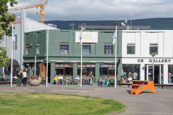 Akureyri Zlanda Temmuz 2022 Akureyri Şehir Merkezinde Binalar Insanlar — Stok fotoğraf