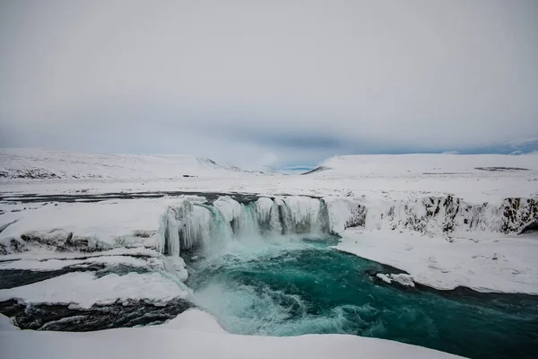 Wodospad Godafoss Północy Islandii Śnieżny Zimowy Dzień — Zdjęcie stockowe