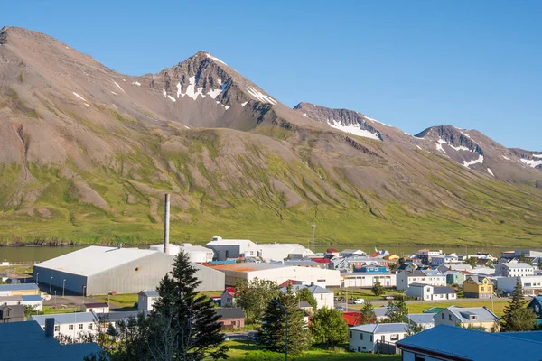 Город Сигуфьордур Северной Исландии Солнечный Летний День — стоковое фото