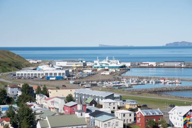 Kuzey İzlanda kırsalındaki Saudarkrokur kasabasına bak