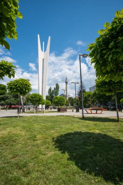 Kosova 'nın Priştine kentinde Şeşi Adem Jashari heykeli