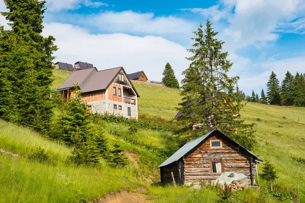 Kosova kırsalındaki Rugova kanyonunun güzel doğası