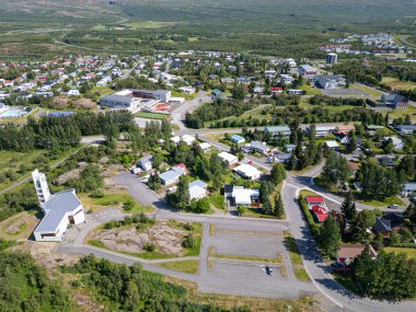 Doğu İzlanda 'daki Egilsstadir kasabasının hava manzarası