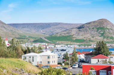 İzlanda 'nın batıdaki Patreksfjordur kasabası.
