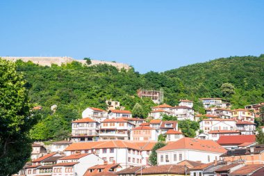 Kosova 'nın Prizren kenti ve arka planda şato