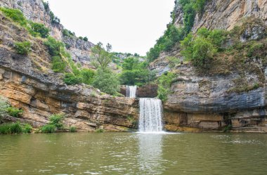Kosova 'nın orta kesimindeki Mirusha parkında Mirusha şelaleleri