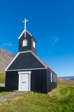 Raudisandur 'daki Saurbaejarkirkja Kilisesi İzlanda' nın batı fiyortlarında.