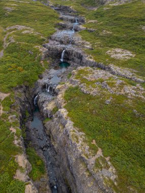 Thingmannaa nehri ve şelalesi İzlanda 'nın batısında Vatnsfjordur' da.