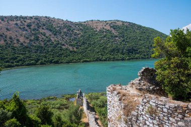 Güney Arnavutluk 'taki Butrint ulusal arkeoloji parkının güzel manzarası