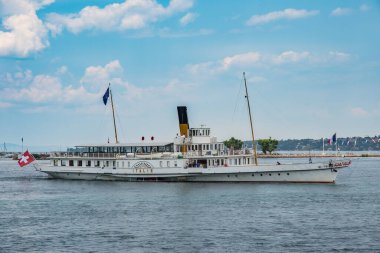 Cenevre İsviçre, 26 Haziran. 2023: Cenevre Gölü 'nde kürek çeken İtalyan vapuru