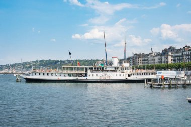 Cenevre İsviçre, 26 Haziran. 2023: İskelede kürek vapuru Cenevre