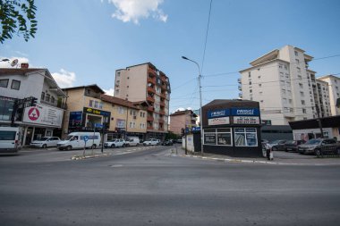 Prishtina Kosova, 26 Haziran. 2023: Şehir merkezinde sokaklar ve binalar