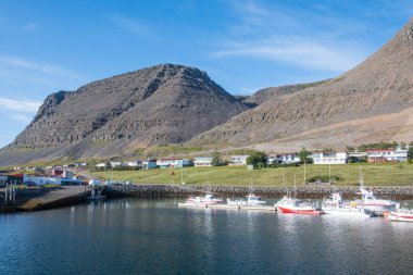 Patreksfjordur İzlanda, 22 Ağustos. 2023: Rıhtımdaki gemiler