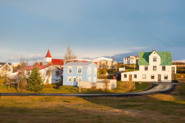 Kuzey İzlanda 'daki Hrisey adasında güneşli bir yaz günü