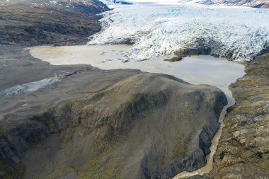 Güney İzlanda 'daki Vatnajokull Ulusal Parkı' ndaki Flaajokull buzulunun hava görüntüsü