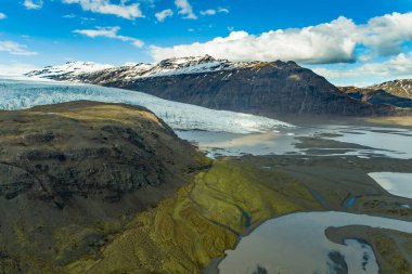 Güney İzlanda 'daki Vatnajokull Ulusal Parkı' ndaki Flaajokull buzulunun hava görüntüsü