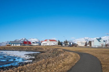 Güney İzlanda Hornafjordur 'daki Hofn kasabasındaki eski binalar