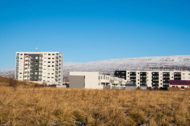 Kuzey İzlanda 'daki Akureyri kasabasında modern mimari