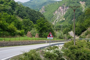 Kuzey Arnavutluk 'un güzel manzarası bir yaz günü