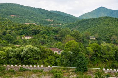 Kuzey Arnavutluk kırsal dağ manzarası